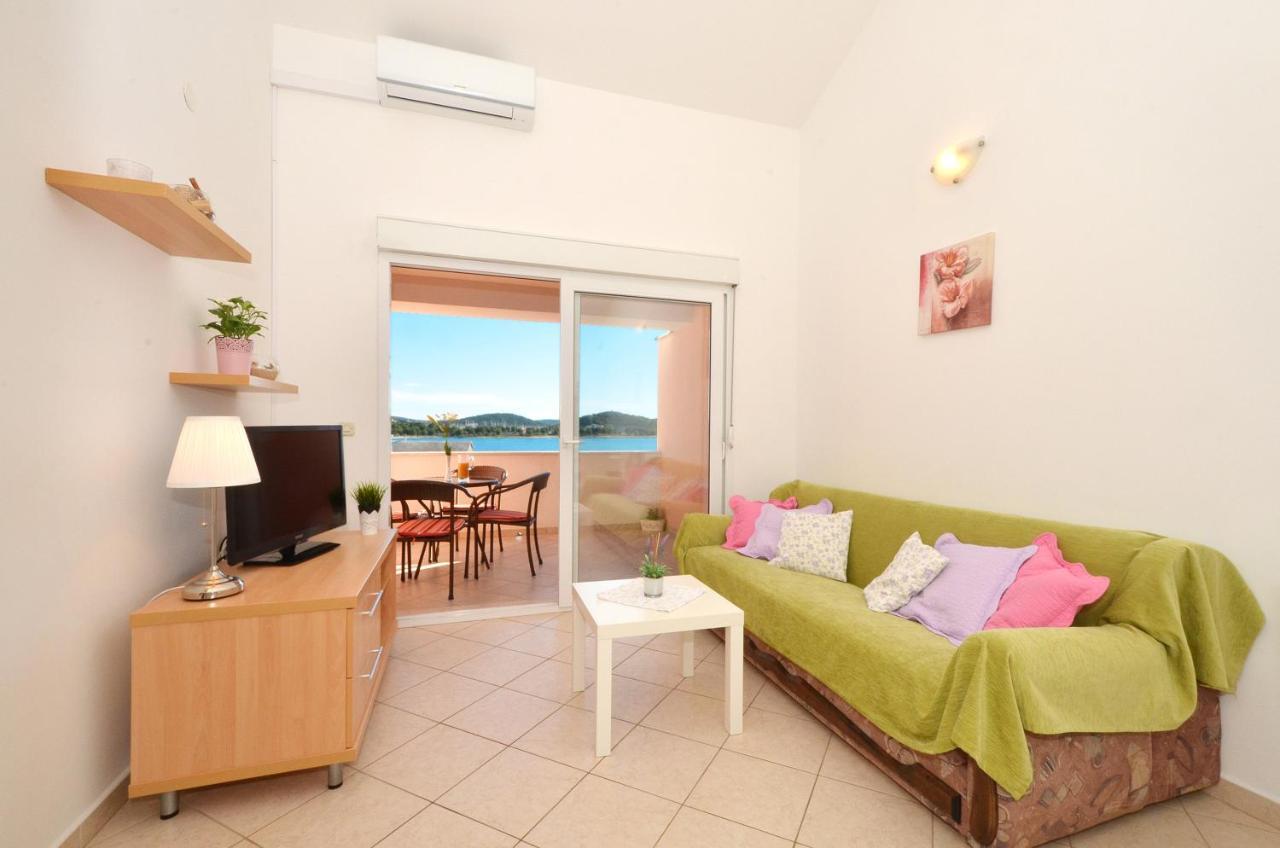 Apartmani Basic Rogoznica Rogoznica  Extérieur photo