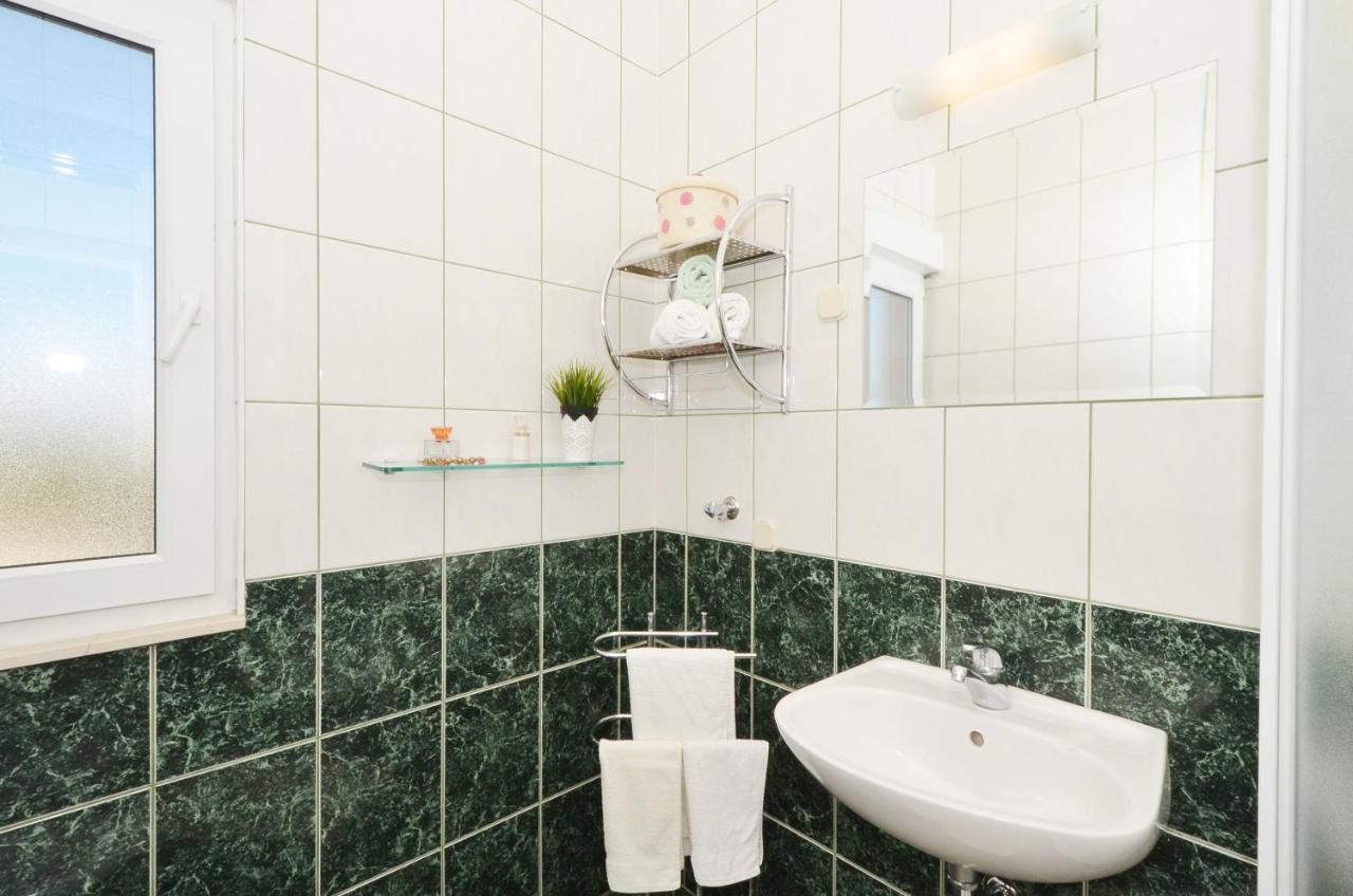 Apartmani Basic Rogoznica Rogoznica  Extérieur photo